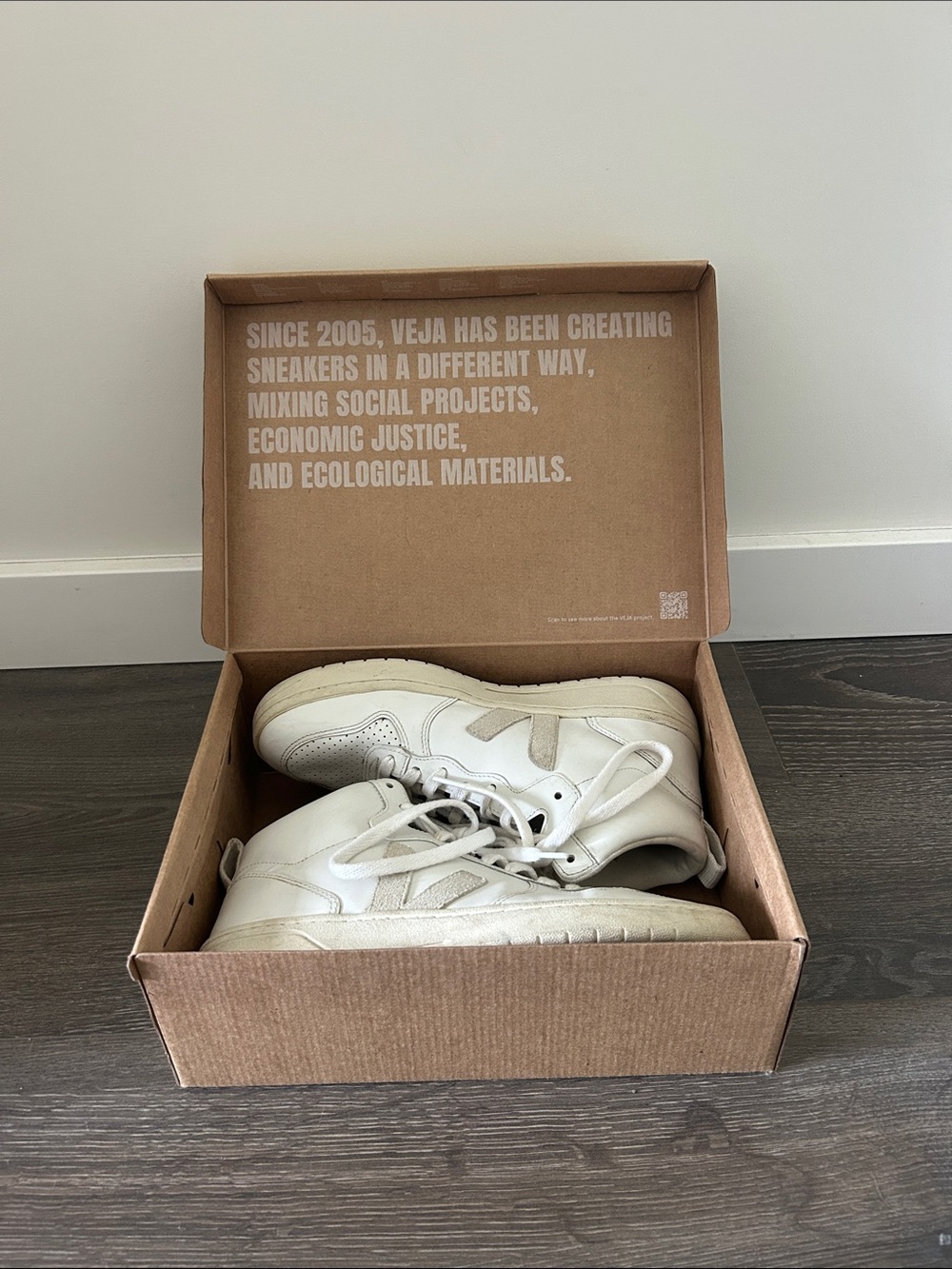 Veja V-15 Leather Sneaker